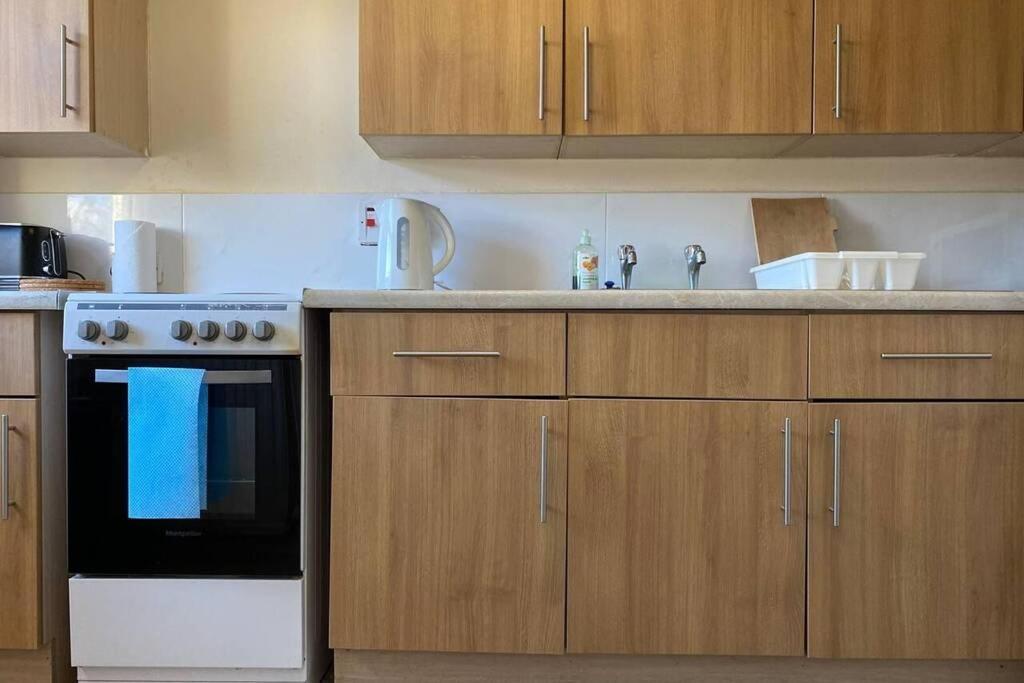 Conveniently Situated 1Bed Apt In Stretford Manchester Exterior foto