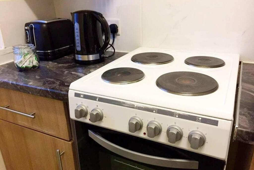 Conveniently Situated 1Bed Apt In Stretford Manchester Exterior foto
