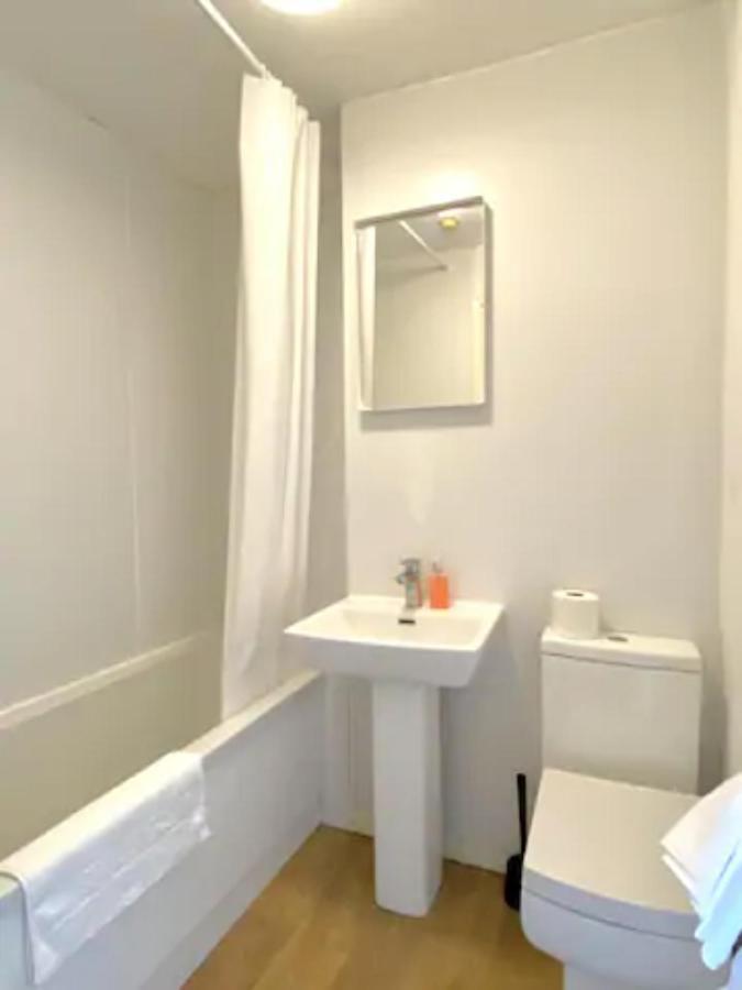 Conveniently Situated 1Bed Apt In Stretford Manchester Exterior foto