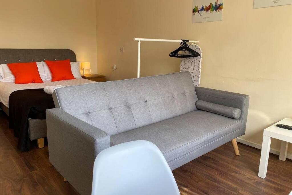 Conveniently Situated 1Bed Apt In Stretford Manchester Exterior foto