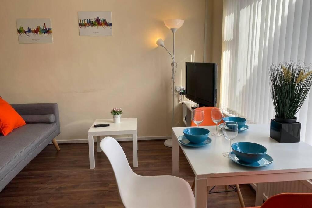 Conveniently Situated 1Bed Apt In Stretford Manchester Exterior foto